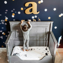 Frieda & The Balloon Crib Sheet
